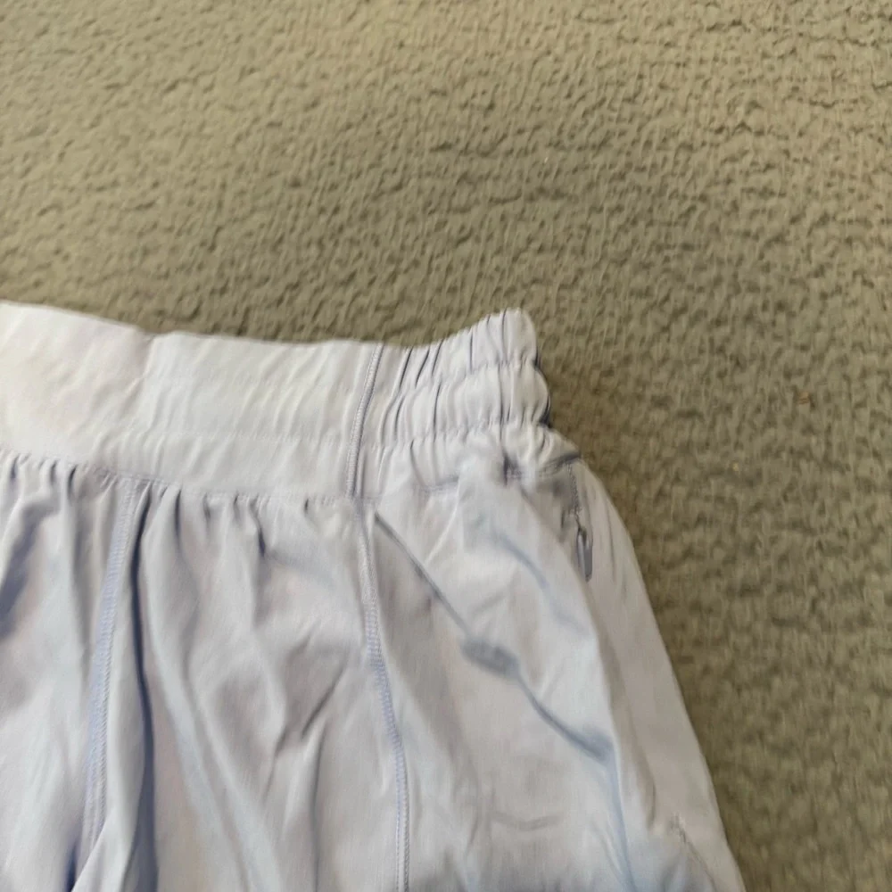 Lululemon Low Rise Hotty Hot Short 4”Women’s Sz. 4 Pastel Blue